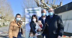 Au pied de leur arbre, ils vivront heureux Lors de la distribution à Terrasson