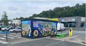 Sur le parking, bien agencés, coquillages et crustacés