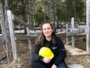 Adeline dans l’âme et les bras de la forêt : une bouffée d’oxygène au Québec