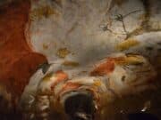 Le mystère de la grotte polychrome