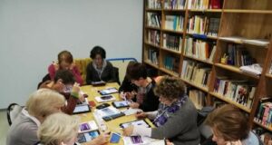 Bien vieillir en découvrant le numérique Fracture numérique seniors ateliers