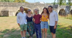 Des planches sur la pelouse de Corgnac