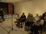 Écrire des chansons en Ehpad et les interpréter, c’est possible avec Kevin Castagna !