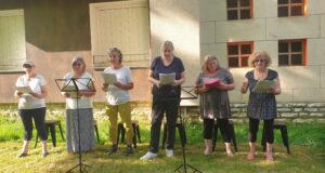 Au-delà des quatre murs : la parole au féminin