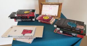 La poésie au dos des livres