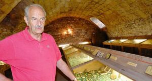 Le châtelain de Sauvebœuf vend sa collection de Préhistoire