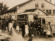 À la découverte du patrimoine de l’industrie de la chaussure en vallée de l’Isle Industrie de la chaussure en vallée de l'Isle : 1951, usine Marbot, transport du personnel