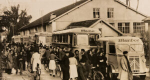À la découverte du patrimoine de l’industrie de la chaussure en vallée de l’Isle Industrie de la chaussure en vallée de l'Isle : 1951, usine Marbot, transport du personnel