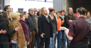 Labopéra Périgord. Les voix de Verdi Le chœur en répétition avec un soliste