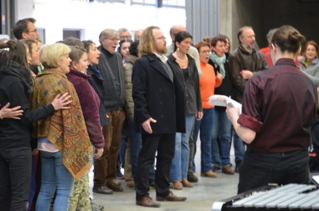 Le chœur en répétition avec un soliste