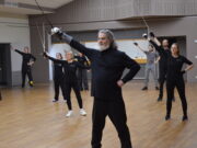 Ils croisent le fer pour la beauté des gestes Les répétitions en groupe font toujours de l'effet