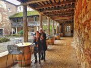 Guide touristique : entre partage et adaptation C'est dans le cloître des Récollets, près de Quai Cyrano, Élodie et Sandra ont soufflé les bougies à l'occasion de l'anniversaire de l'Ancovart