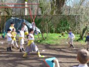 Une école aux couleurs du scoutisme d’antan Ecole Bourrou jeux