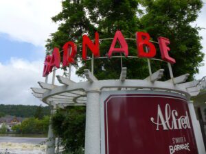 L'enseigne du restaurant à Barnabé