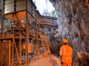 Les mineurs de fond du calcaire de Saint-Astier Les blocs de chaux remontent à la surface vers les fours