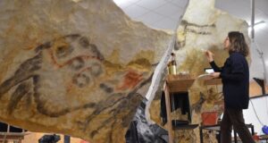 Les taureaux de Lascaux vont partir en voyage Les panneaux, ici celui de la licorne, seront raccordés pour former la rotonde