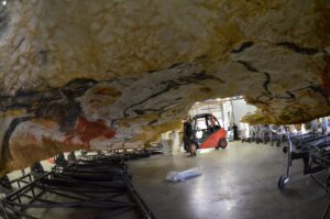 Repliée la rotonde a tout d'une grotte