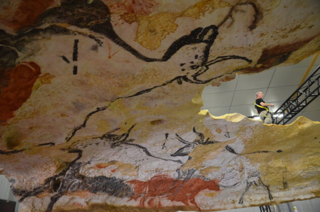 Un vaste ensemble qui met en valeur les peintures