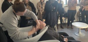 Des tests de produits capillaires sur le terrain