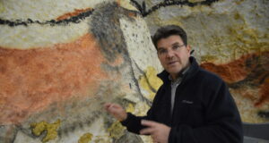Les coulisses de la reproduction de Lascaux Francis Ringenbach a coordonné la réalisation des peintures de Lascaux IV