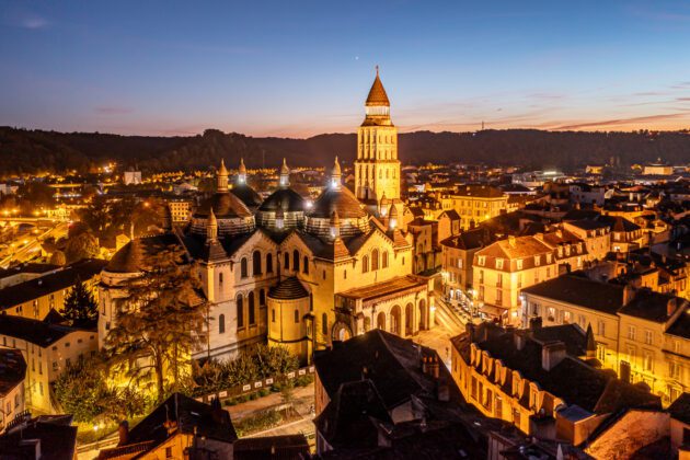 Cathédrale Saint-Front de nuit
