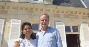 Une voix japonaise pour parler du Périgord Chinatsu et Geoffroy de Lagasnerie à Creyssensac