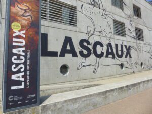 Lascaux s'affiche sur les parois du centre Cap Sciences sur les quais de Bordeaux