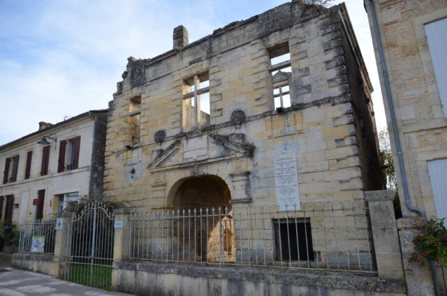 La Force, le pavillon des recettes, vestige en ruines d'annexes du château disparu © HC