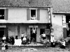 Tout un village dans une maison