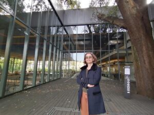 Élisabeth Pénisson devant Vesunna