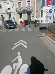 Le balisage au sol est important pour signaler la présence de cyclistes