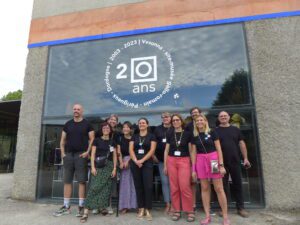 Avec l'équipe, lors des 20 ans de Vesunna