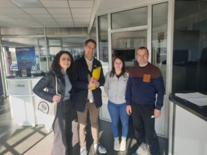 Gaëlle Bouldoire et Jean-Philippe Redoules ont présenté les Éco-Défis au garage Joussely, à Thiviers