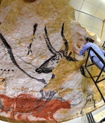Lascaux repart aux États-Unis La nouvelle rotonde des taureaux fabriquée à l'AFSP à Montignac