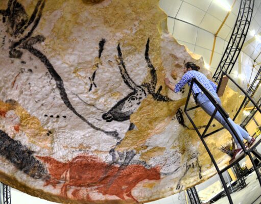 Lascaux repart aux États-Unis La nouvelle rotonde des taureaux fabriquée à l'AFSP à Montignac