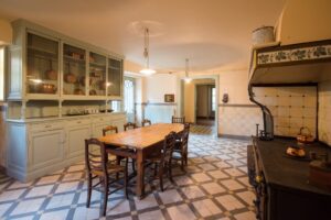 La visite permet de découvrir le bâtiment très bien rénové Fonds de Laurière