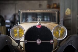 Le fonds possède aussi une collection de voitures anciennes Fonds de Laurière