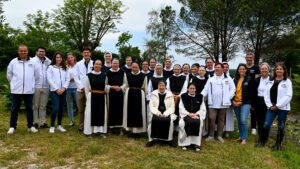 'équipe de la fromage est composé de religieuses et de salariés laïcs Photo Trappe Echourgnac