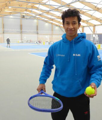 Du Périgord au Québec Sur l'un des courts du centre départemental de tennis à Trélissac