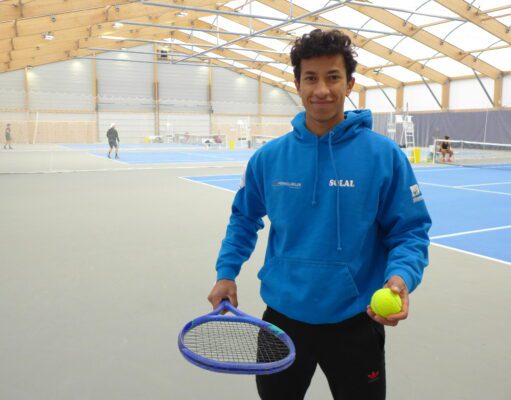 Du Périgord au Québec Sur l'un des courts du centre départemental de tennis à Trélissac