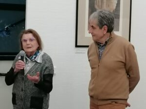 Brigitte Delluc, avec l'ancien maire de Saint-Félix de Villadeix où se trouve le site de la Peyrouse