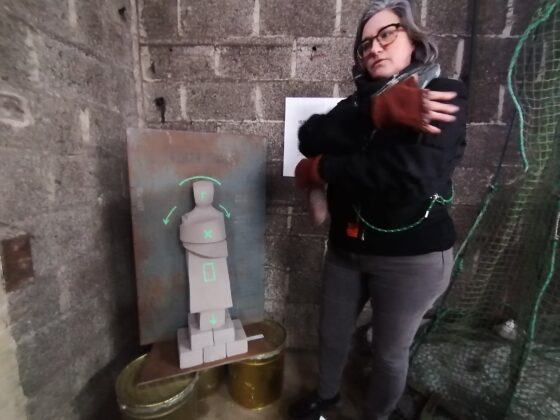 Marie Puybaraud explique l'attitude de ses statuettes