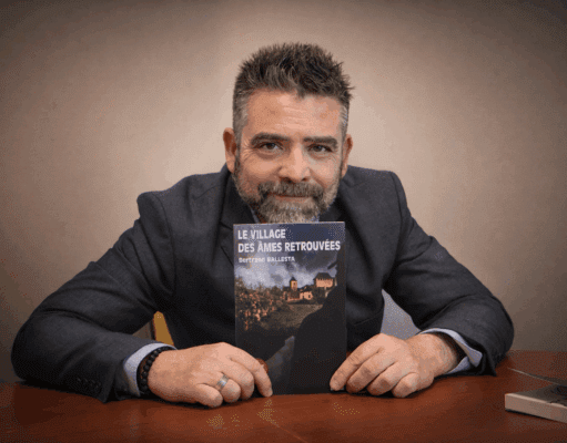 Directeur de la com le jour, romancier la nuit