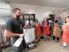 C’est en brassant que l’on devient brasseur Alexandre Tardieux accueille les stagiaires dans sa brasserie où il faut apprendre à brasser