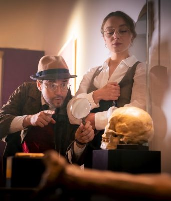 Le patrimoine est un terrain de jeu fabuleux Le spectacle immersif dans le musée avec des comédiens © Photo Maxime Villaeys - Musée national de Préhistoire