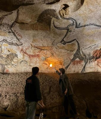 Lascaux au cœur de la guerre Une visite de Lascaux à deux voix pour reconstituer l'ambiance de 1940
