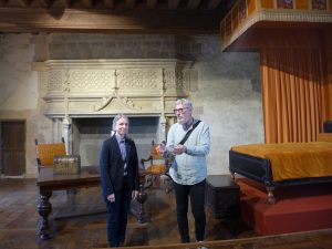 Hélène Cavailé et Vincent Marabout dans la chambre de Jeanne d'Albret