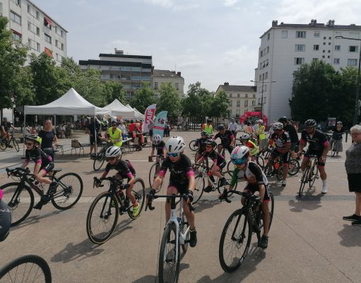 Le vélo de plus en plus présent Le peloton de la balade urbaine
