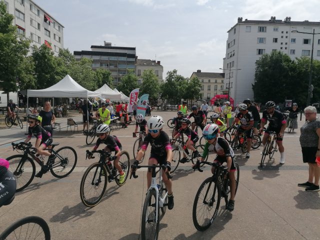 Le peloton de la balade urbaine Le peloton de la balade urbaine