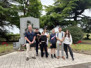 Le-professeur-Aymeric-Buirette-Massin-et-sa-classe-de-3eB-collège-de-Mussidan-